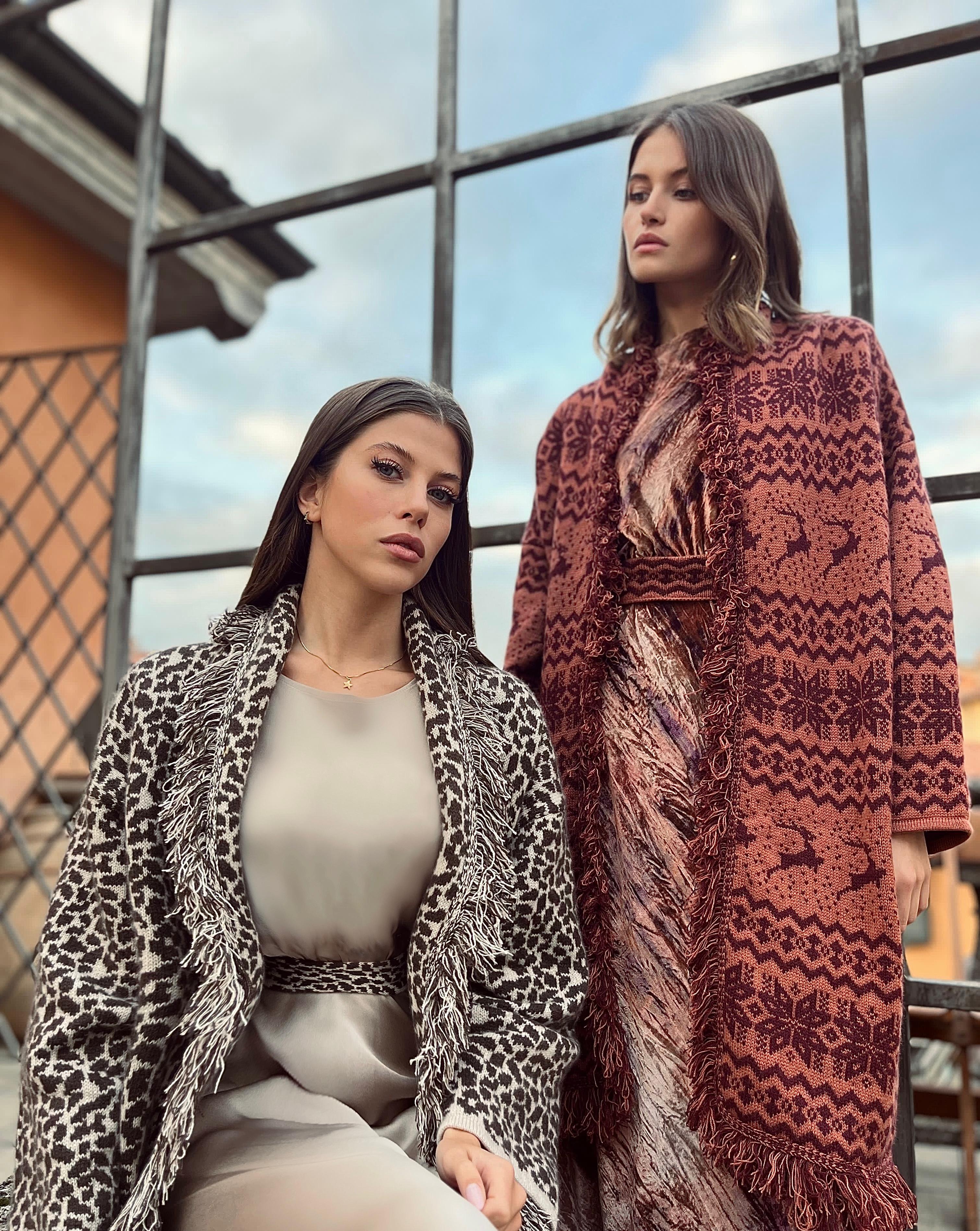 Jacquard coat with fringes - reindeer pattern