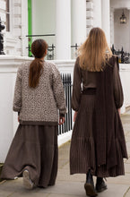 Load image into Gallery viewer, Cardigan Balloon Sleeves Animalier
